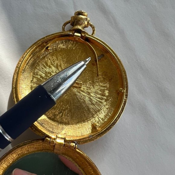 Vintage Max Factor Gold Tone Lion Beauty Mirror Compact - Picture 12 of 12